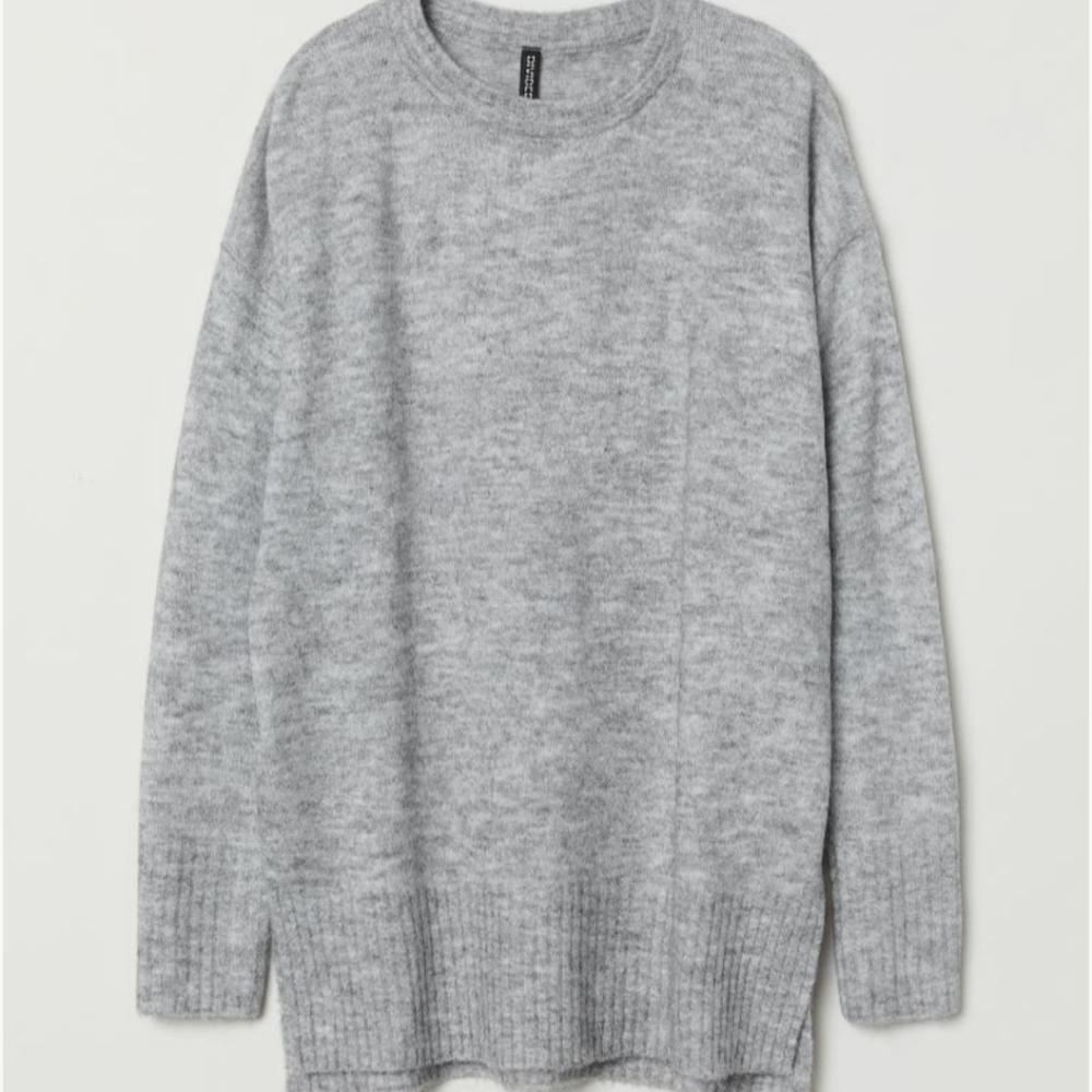 LIGHT GRAY SWEATER